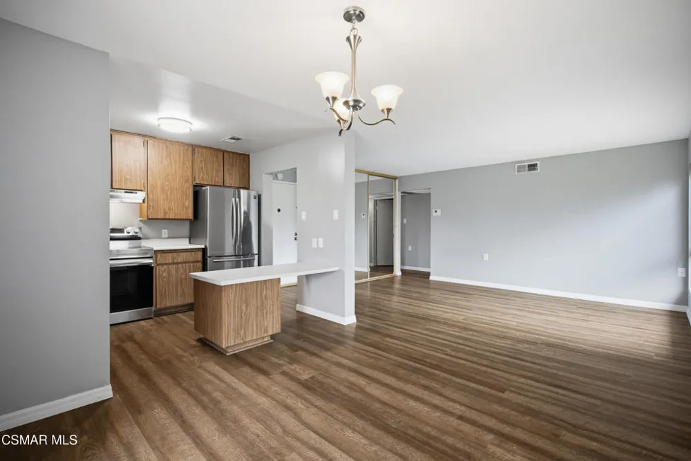 286 Oakleaf Drive #37 Thousand Oaks, CA 91360