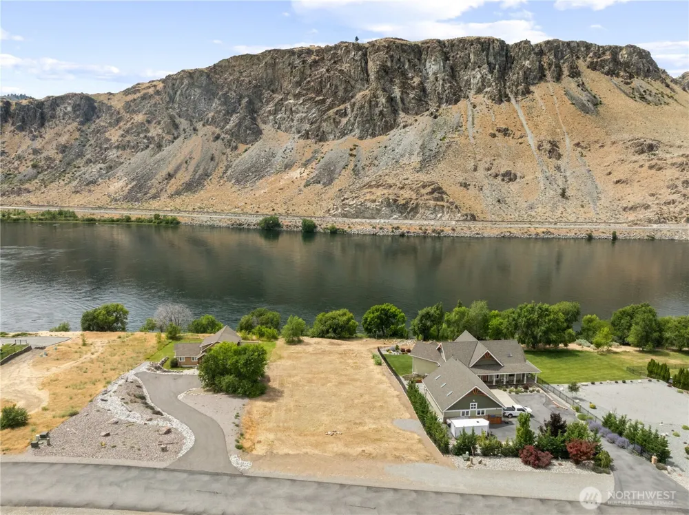 27 Shore Drive Orondo, WA 98843