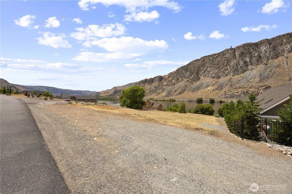 27 Shore Drive Orondo, WA 98843