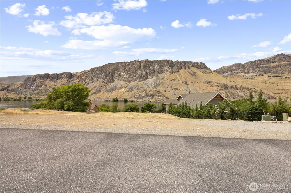 27 Shore Drive Orondo, WA 98843
