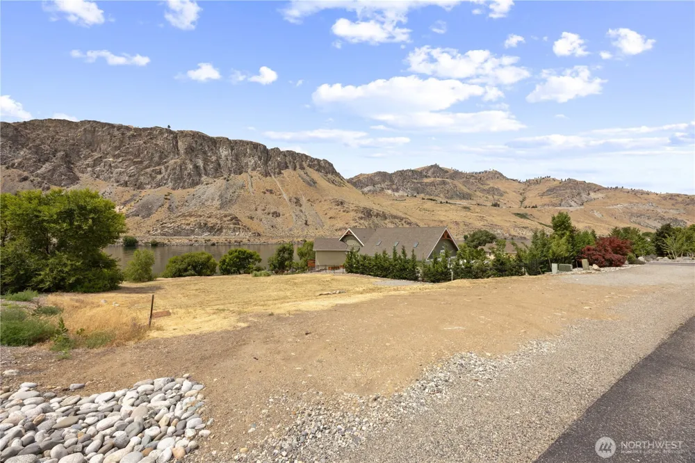 27 Shore Drive Orondo, WA 98843
