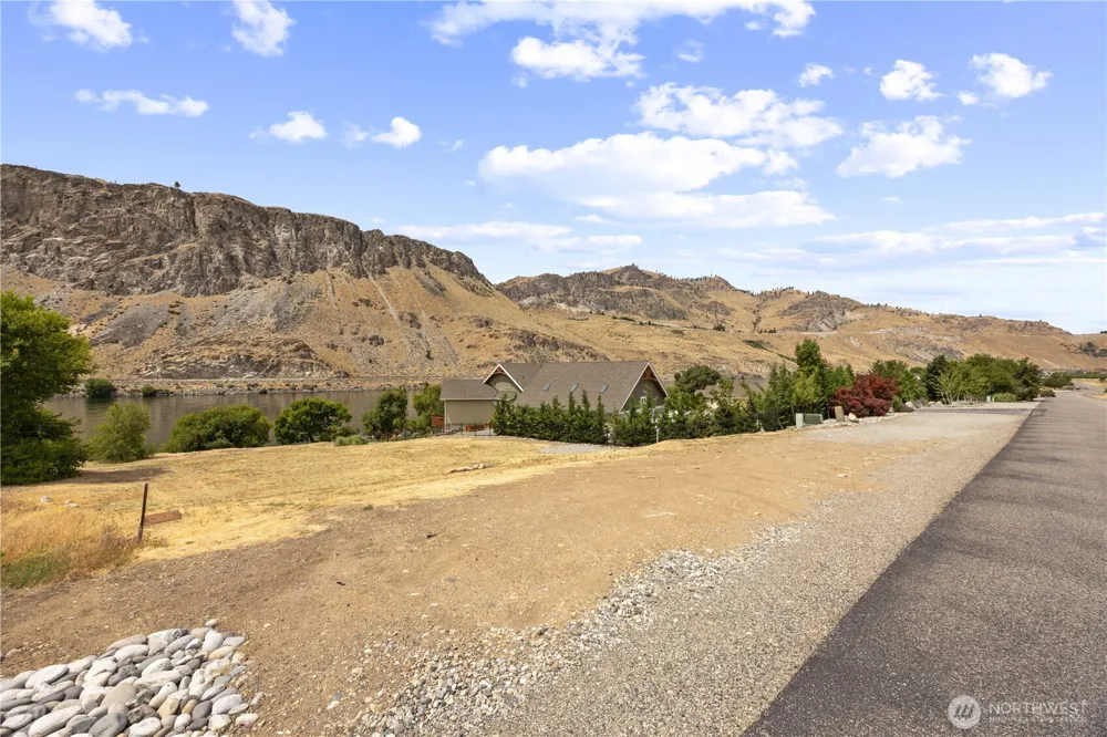 27 Shore Drive Orondo, WA 98843
