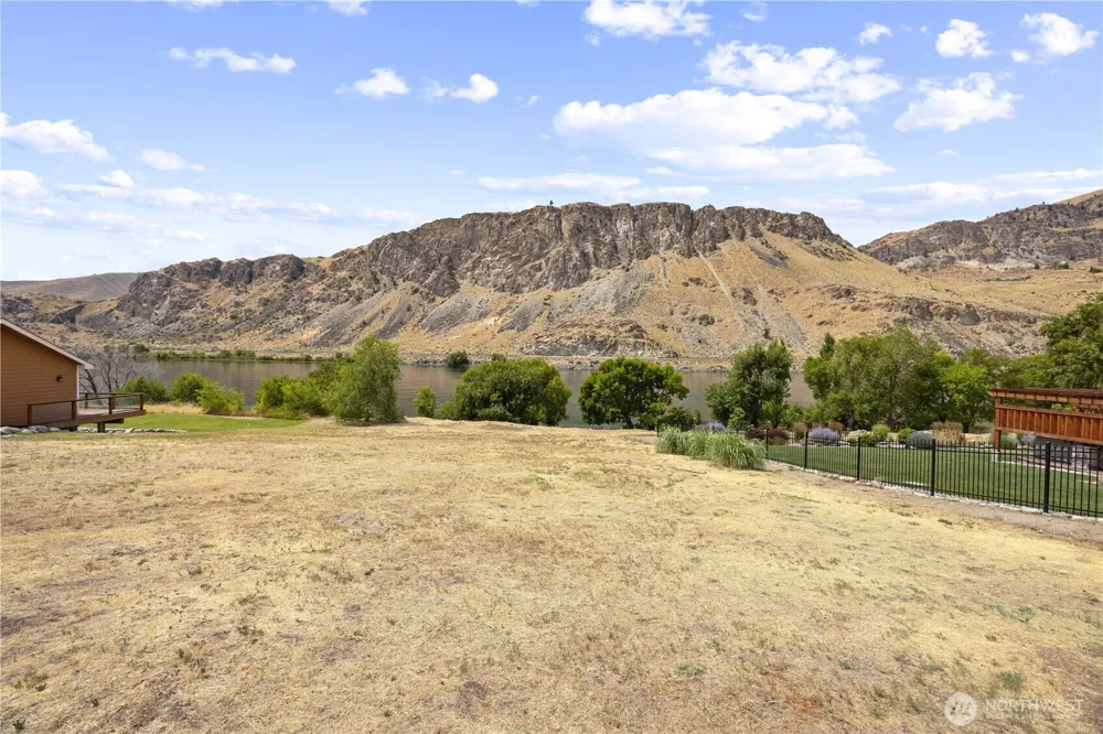 27 Shore Drive Orondo, WA 98843