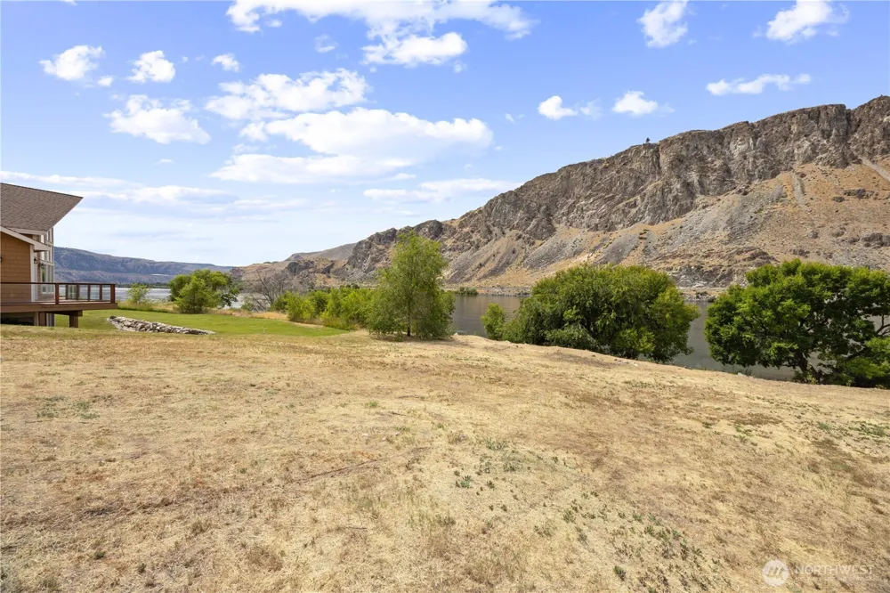 27 Shore Drive Orondo, WA 98843