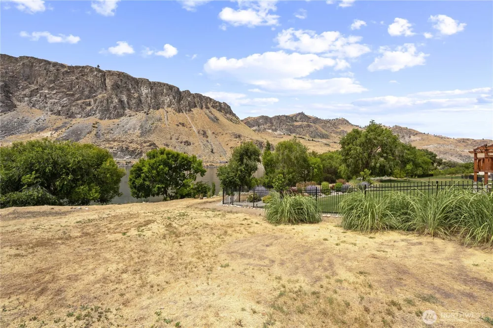 27 Shore Drive Orondo, WA 98843