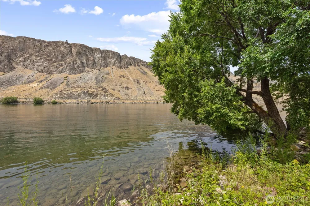 27 Shore Drive Orondo, WA 98843