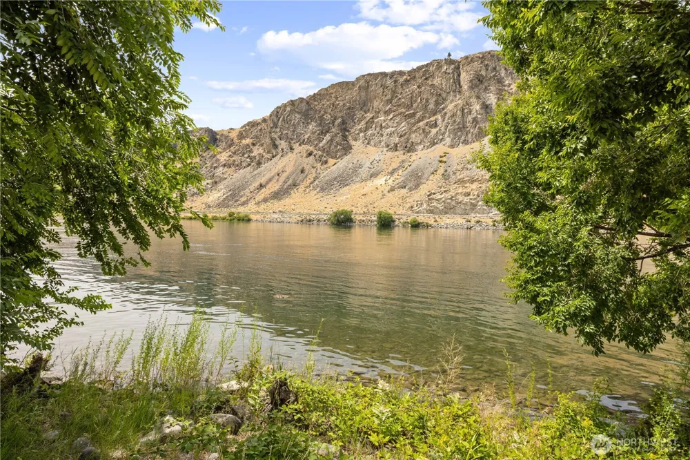 27 Shore Drive Orondo, WA 98843