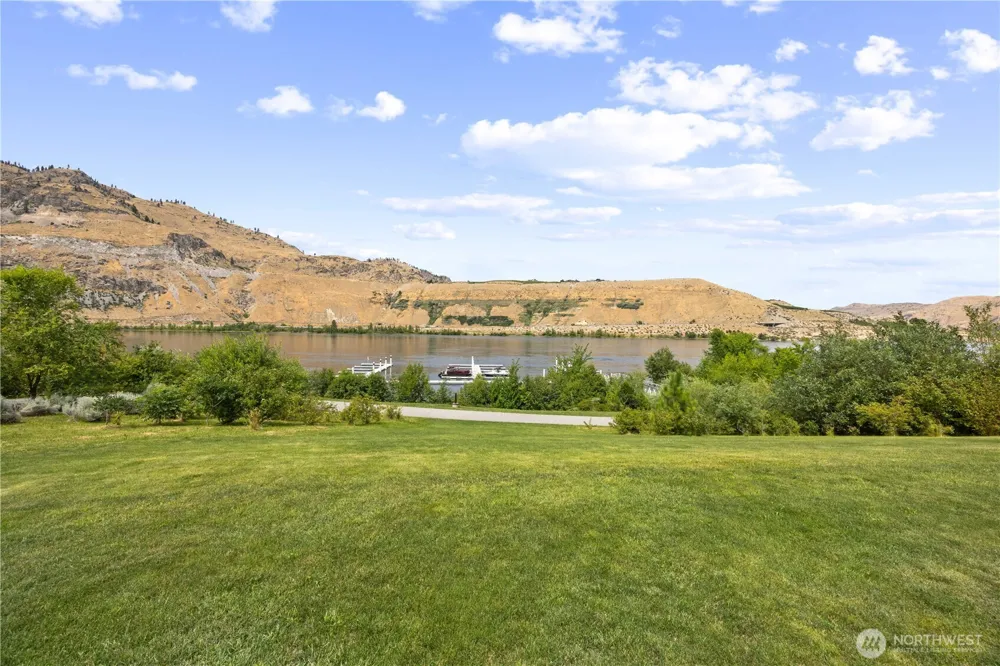 27 Shore Drive Orondo, WA 98843