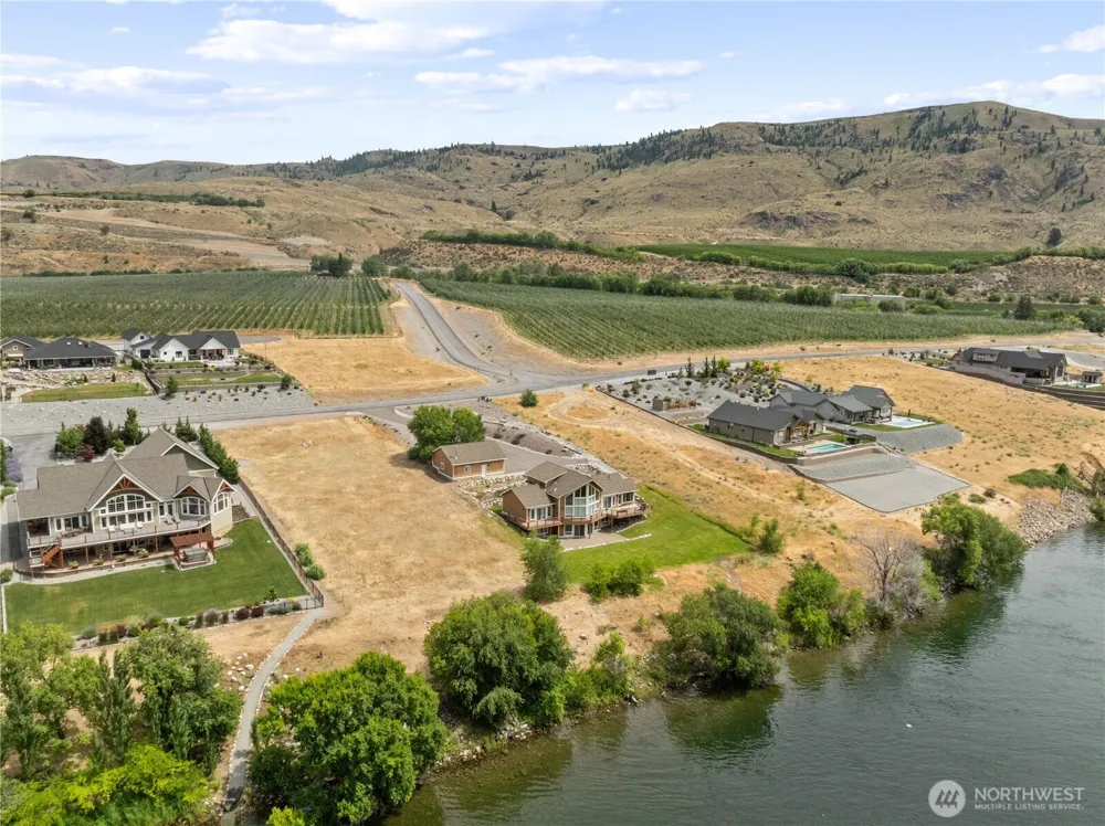 27 Shore Drive Orondo, WA 98843