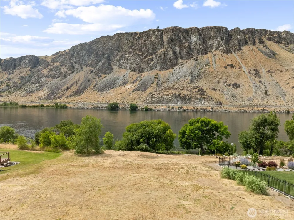 27 Shore Drive Orondo, WA 98843