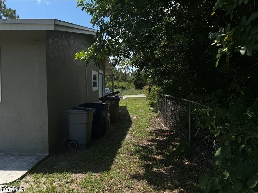 Wyandotte Avenue Alva, FL 33920