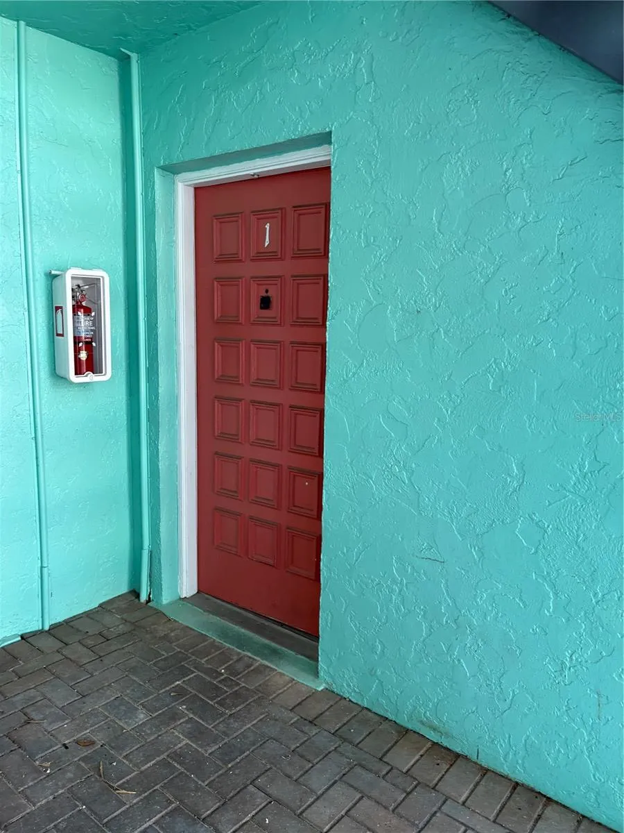 555 69TH AVENUE #1 St Petersburg, FL 33706