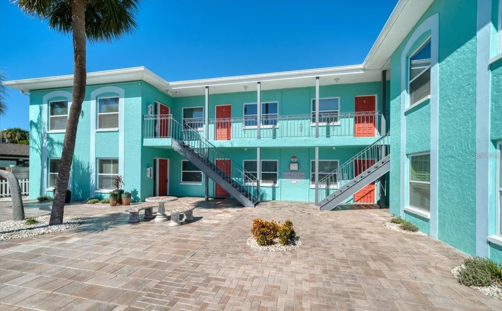 555 69TH AVENUE #1 St Petersburg, FL 33706