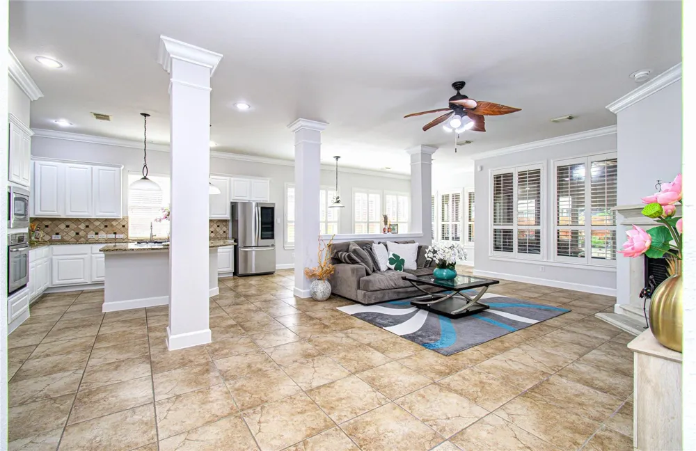 814 Hollington Way Sugar Land, TX 77479