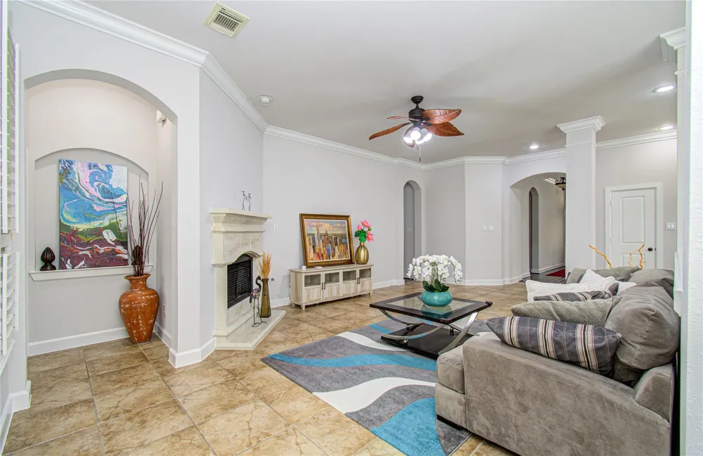 814 Hollington Way Sugar Land, TX 77479
