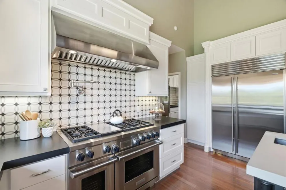 28100 Story Hill Lane Los Altos Hills, CA 94022