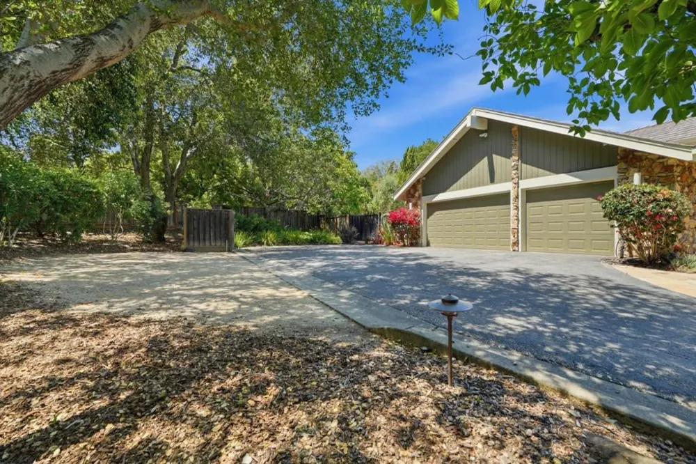 28100 Story Hill Lane Los Altos Hills, CA 94022