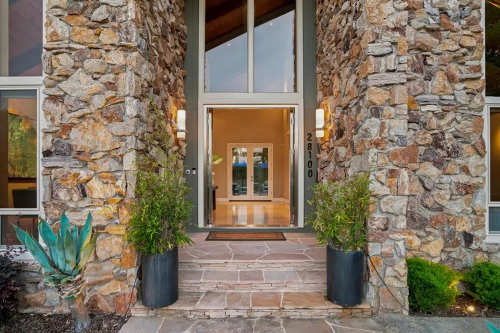 28100 Story Hill Lane Los Altos Hills, CA 94022