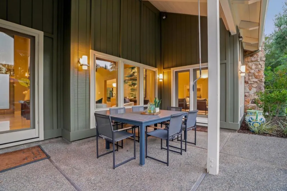 28100 Story Hill Lane Los Altos Hills, CA 94022