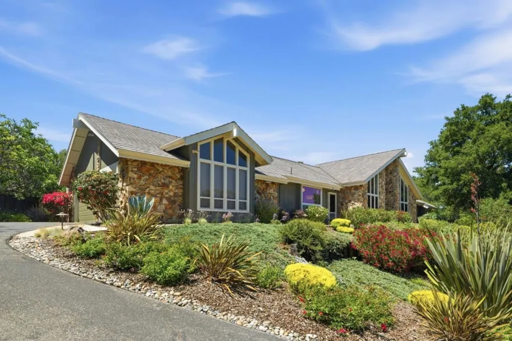 28100 Story Hill Lane Los Altos Hills, CA 94022