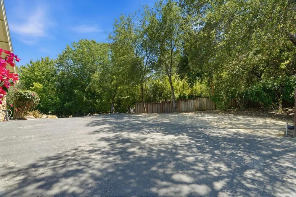 28100 Story Hill Lane Los Altos Hills, CA 94022