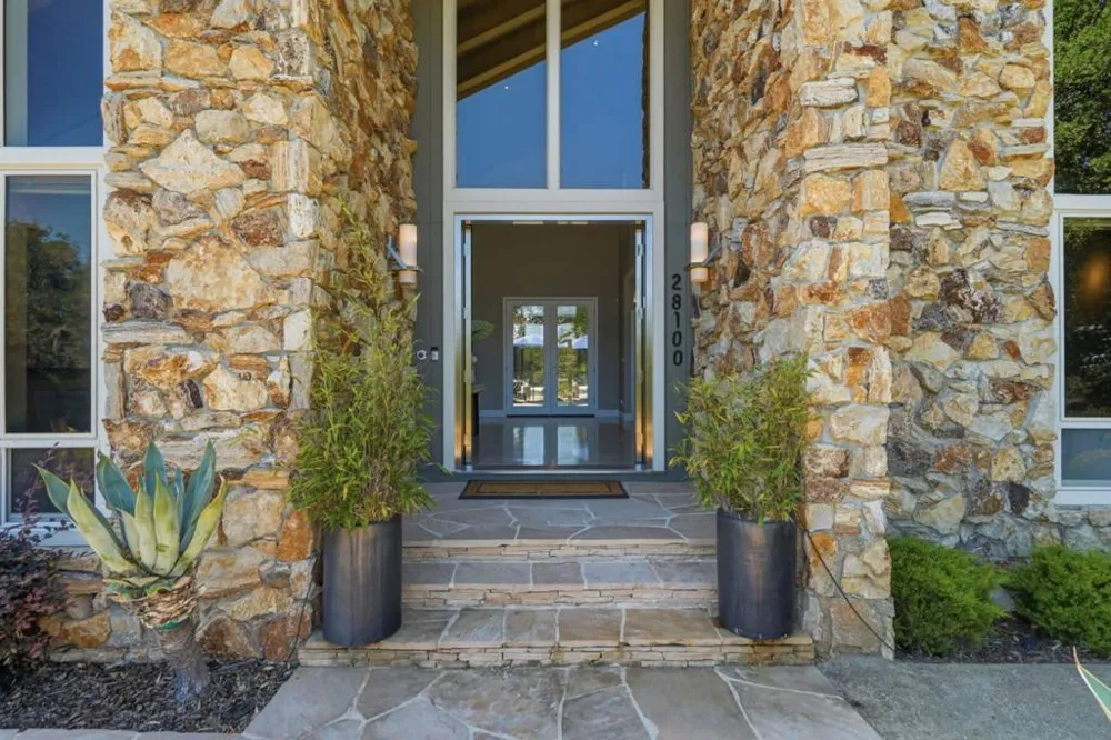 28100 Story Hill Lane Los Altos Hills, CA 94022