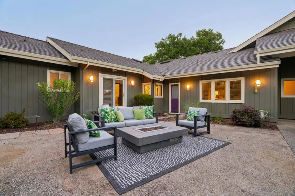 28100 Story Hill Lane Los Altos Hills, CA 94022