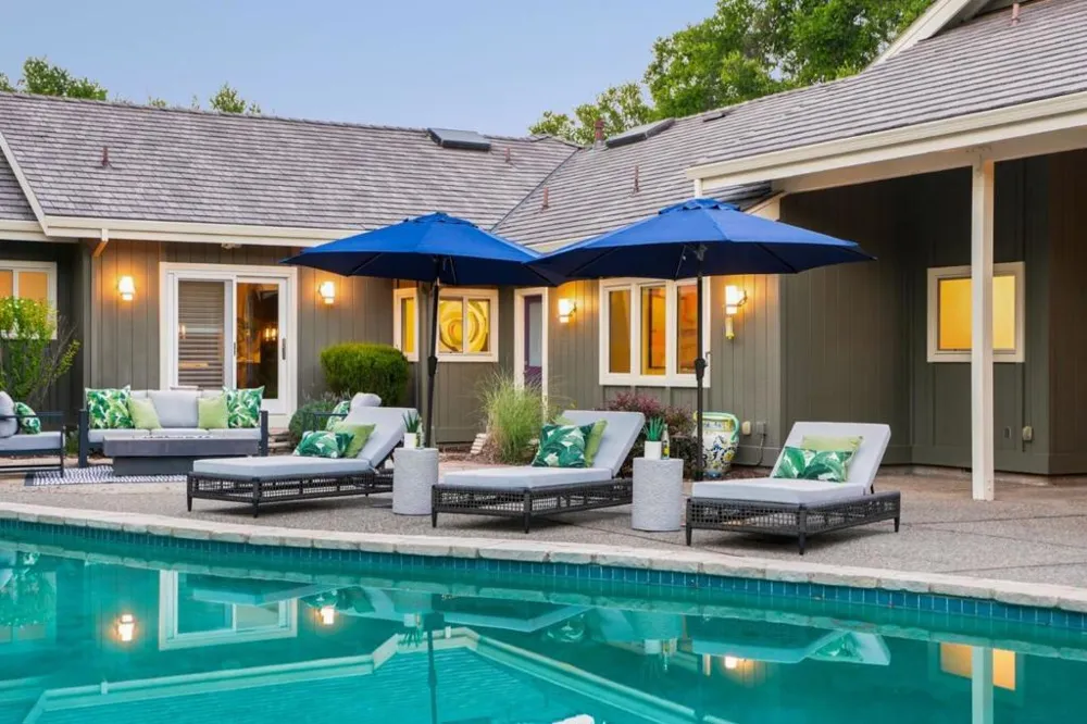28100 Story Hill Lane Los Altos Hills, CA 94022