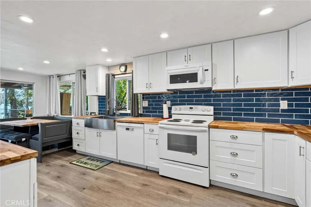 13911 Lakeshore Clearlake, CA 95422