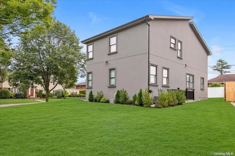 102 Kate Drive New Hyde Park, NY 11040