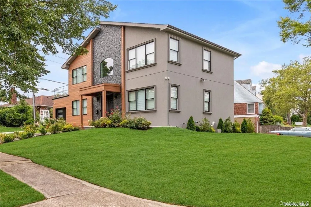 102 Kate Drive New Hyde Park, NY 11040
