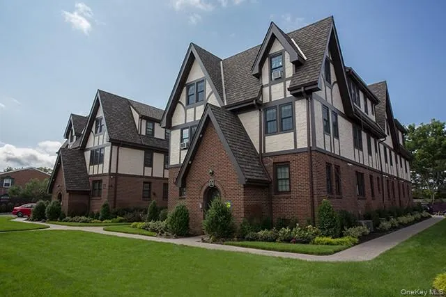 78 South Clinton Avenue #3B Bay Shore, NY 11706