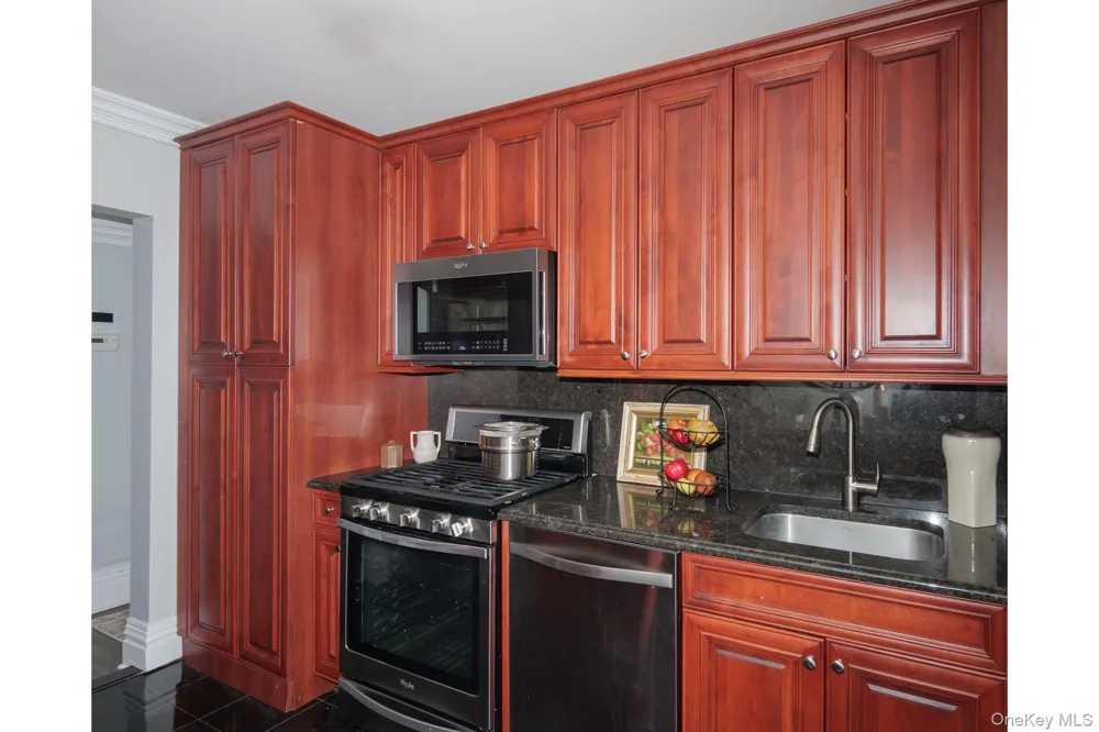 78 South Clinton Avenue #3B Bay Shore, NY 11706