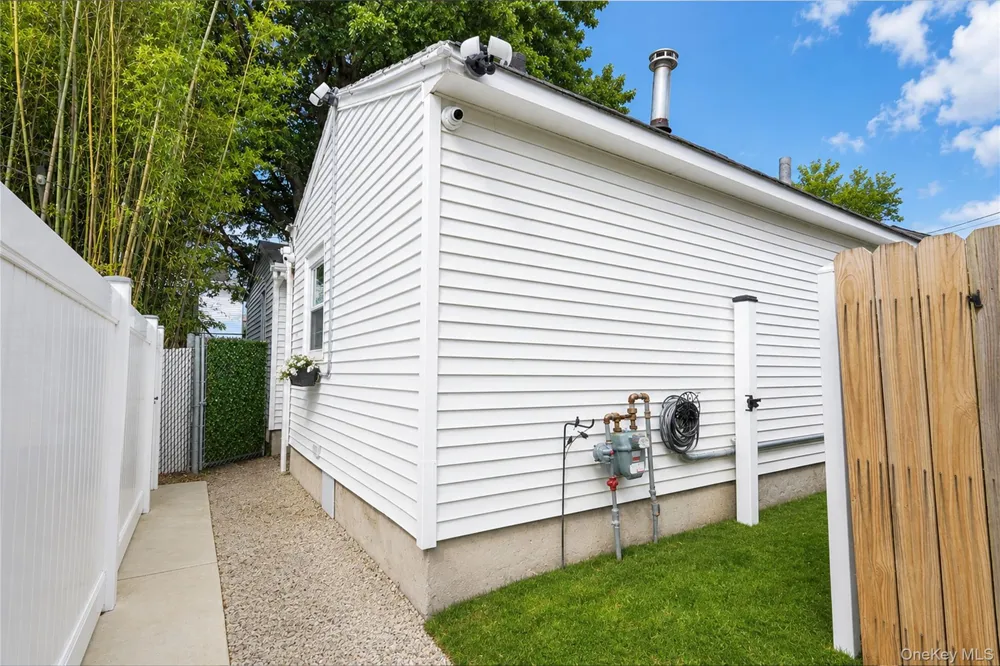 229 A Freeborn Street Staten Island, NY 10306