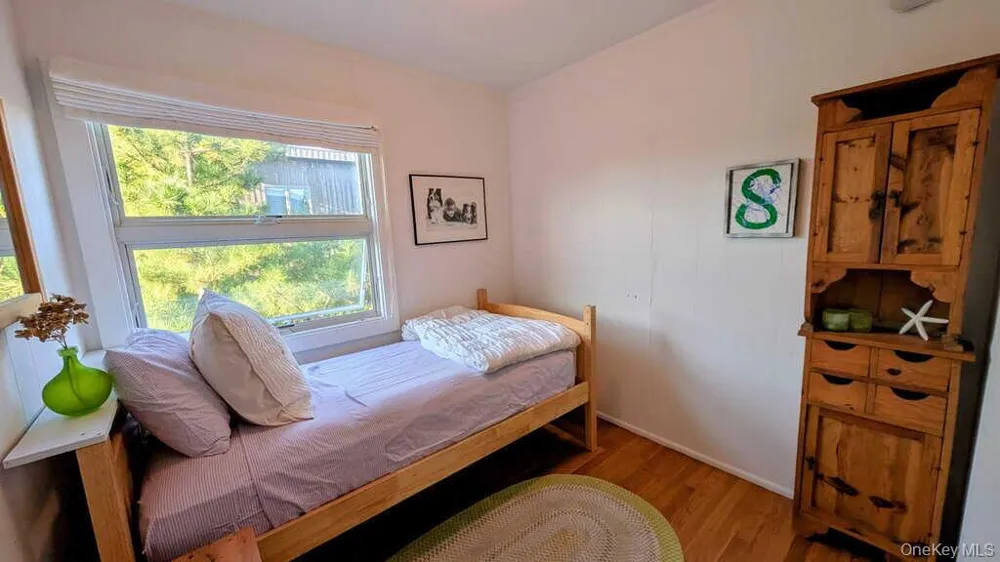61 Evergreen Avenue Seaview, NY 11770