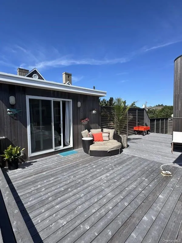 61 Evergreen Avenue Seaview, NY 11770