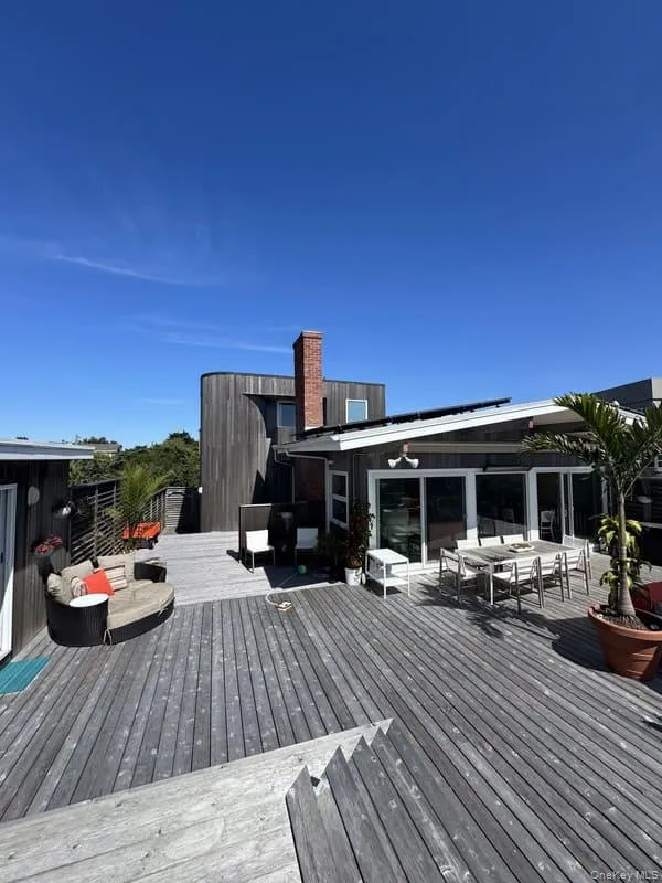 61 Evergreen Avenue Seaview, NY 11770