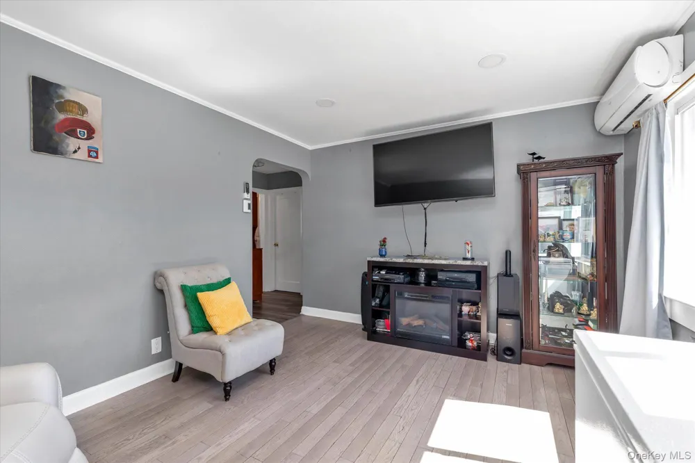 34 Newburgh Street Elmont, NY 11003