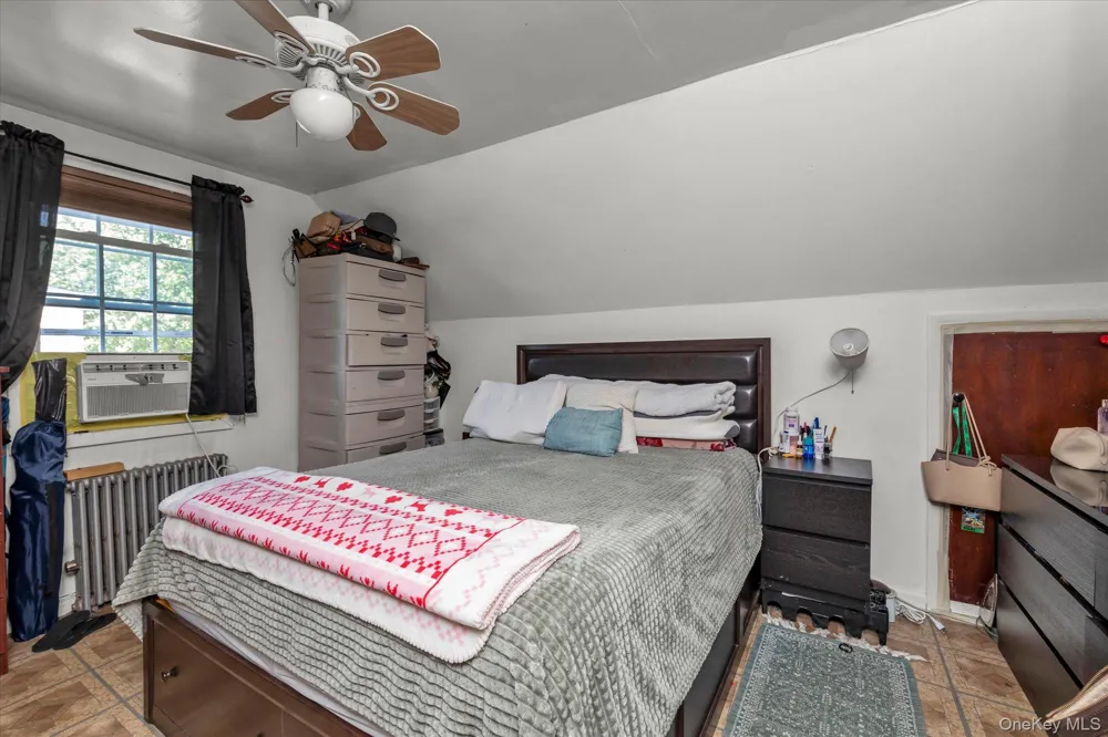 34 Newburgh Street Elmont, NY 11003