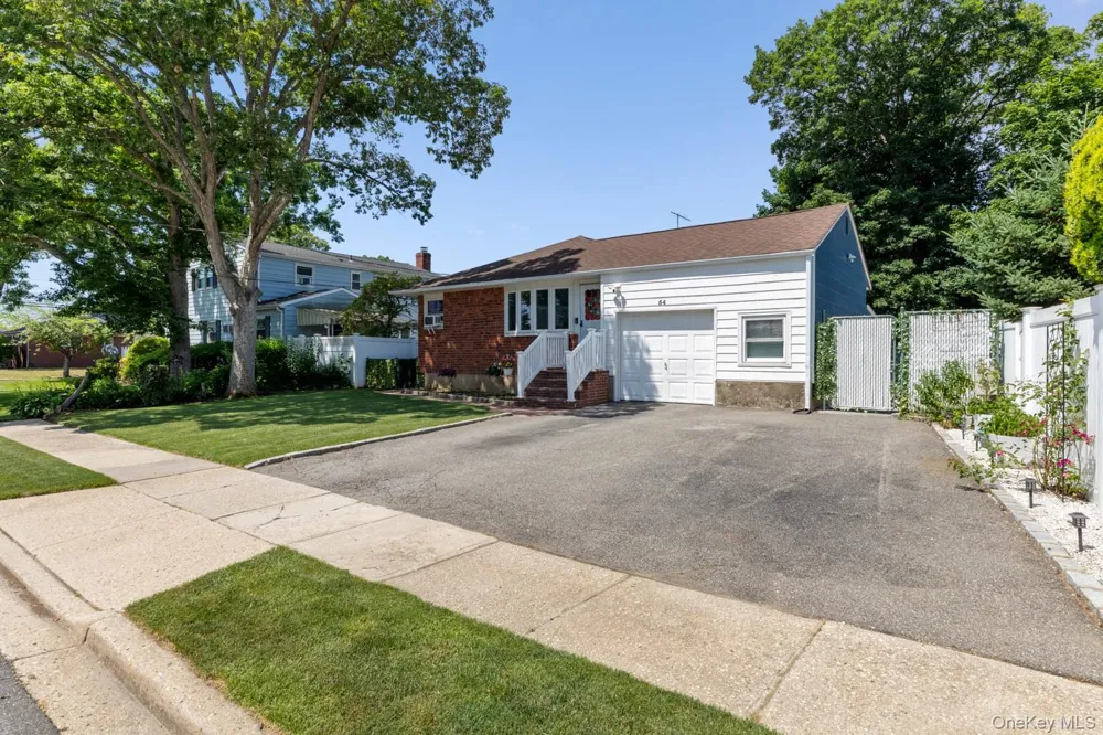 54 Oak Street Farmingdale, NY 11735