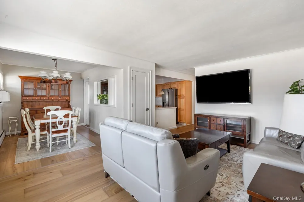 54 Oak Street Farmingdale, NY 11735