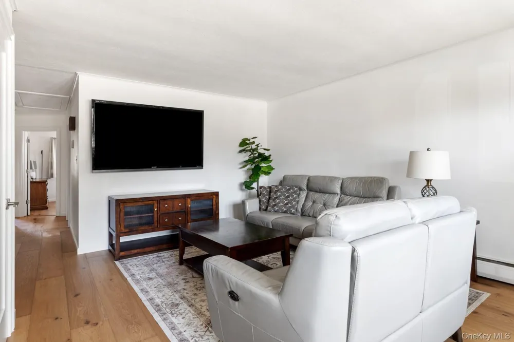 54 Oak Street Farmingdale, NY 11735