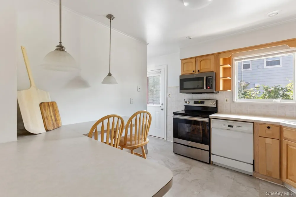 54 Oak Street Farmingdale, NY 11735