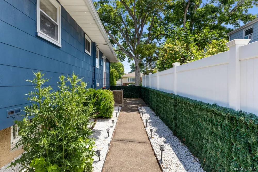54 Oak Street Farmingdale, NY 11735