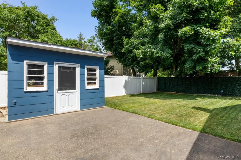 54 Oak Street Farmingdale, NY 11735
