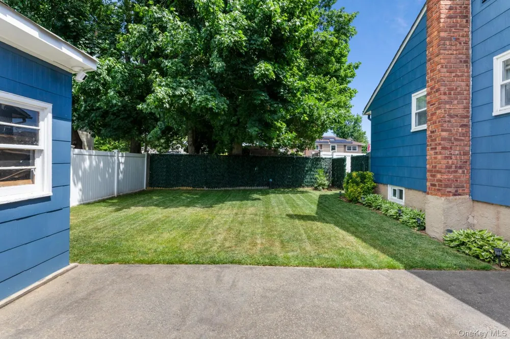 54 Oak Street Farmingdale, NY 11735