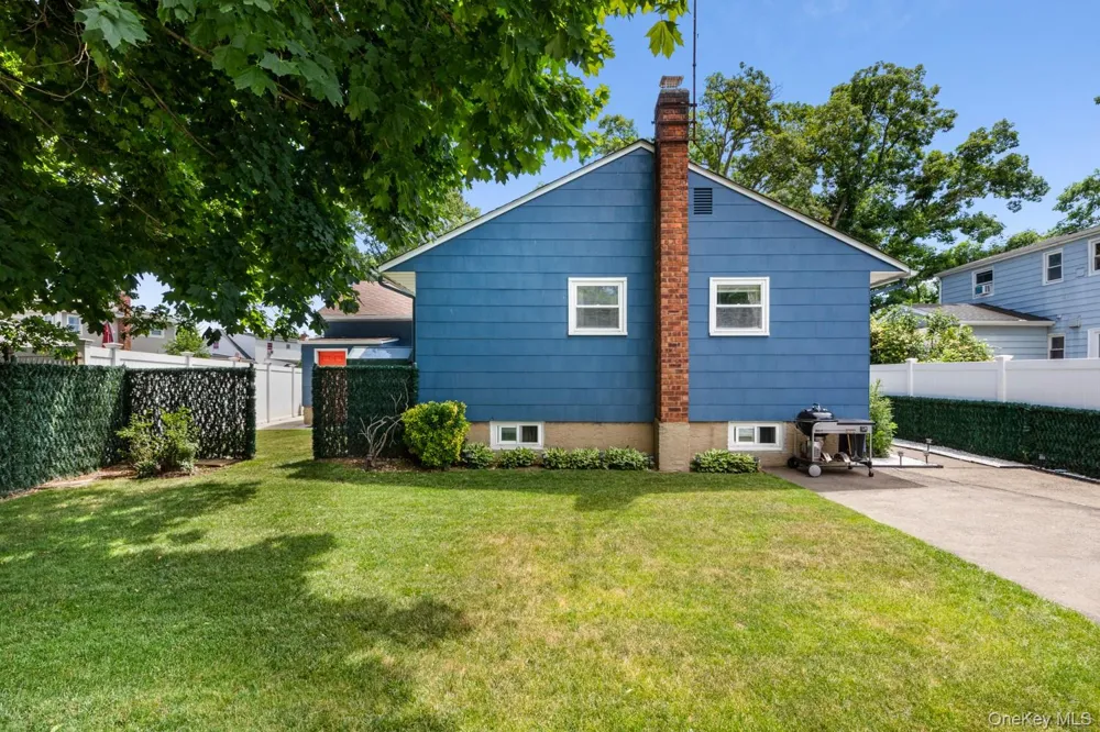 54 Oak Street Farmingdale, NY 11735