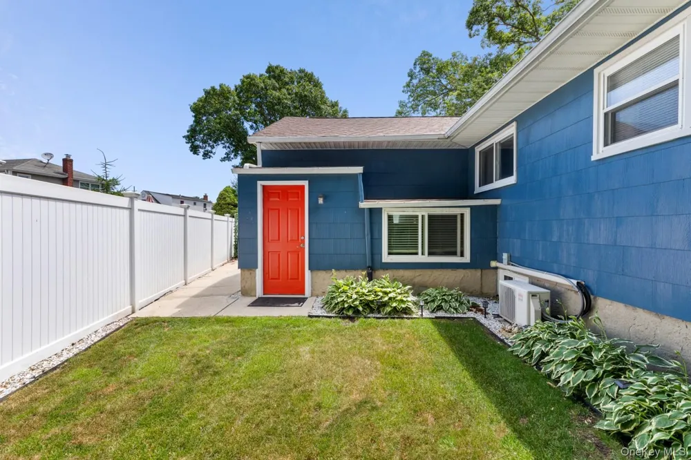 54 Oak Street Farmingdale, NY 11735