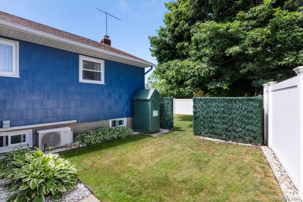 54 Oak Street Farmingdale, NY 11735
