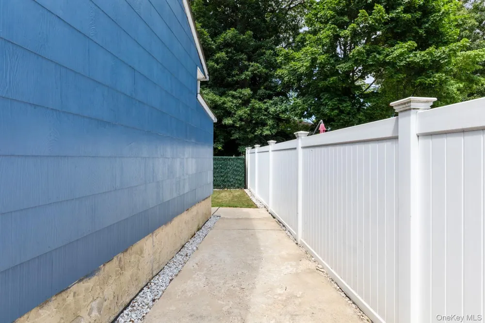 54 Oak Street Farmingdale, NY 11735